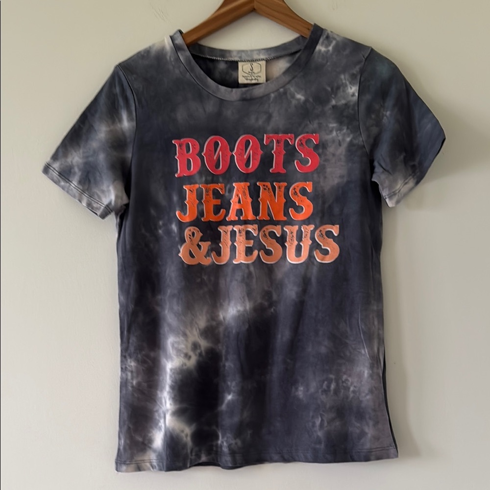 NWT Daisy‎ Rae Tie-Dye Graphic T-Shirt Boots Jeans & Jesus T-Shirt Size Small